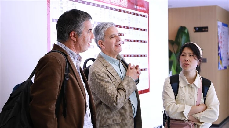 Chilean customers visited GNEE STEEL company headquarters to negotiate and sign an order for duplex 2507 stainless steel rods Chilean customers visited GNEE STEEL company headquarters to negotiate and sign an order for duplex 2507 stainless steel rods