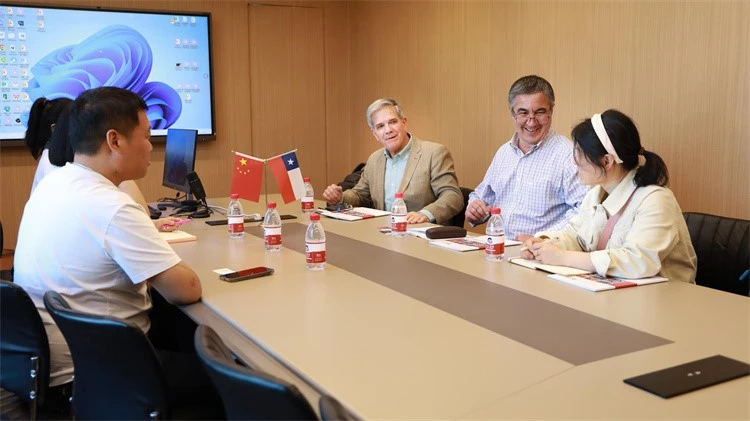 Chilean customers visited GNEE STEEL company headquarters to negotiate and sign an order for duplex 2507 stainless steel rods Chilean customers visited GNEE STEEL company headquarters to negotiate and sign an order for duplex 2507 stainless steel rods