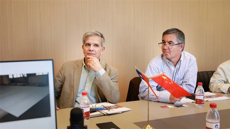 Chilean customers visited GNEE STEEL company headquarters to negotiate and sign an order for duplex 2507 stainless steel rods Chilean customers visited GNEE STEEL company headquarters to negotiate and sign an order for duplex 2507 stainless steel rods